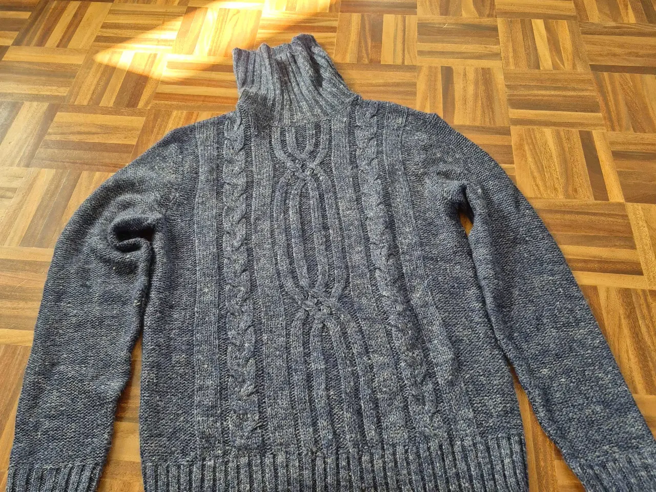 Billede 1 - Blå rullekrave bluse