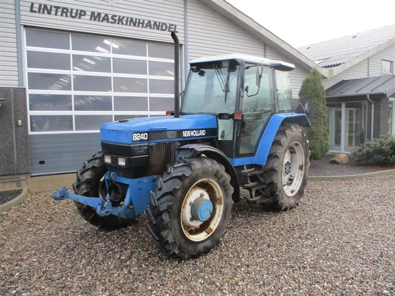 Billede 2 - New Holland 8240 SLE  Med frontlift og frontPTO