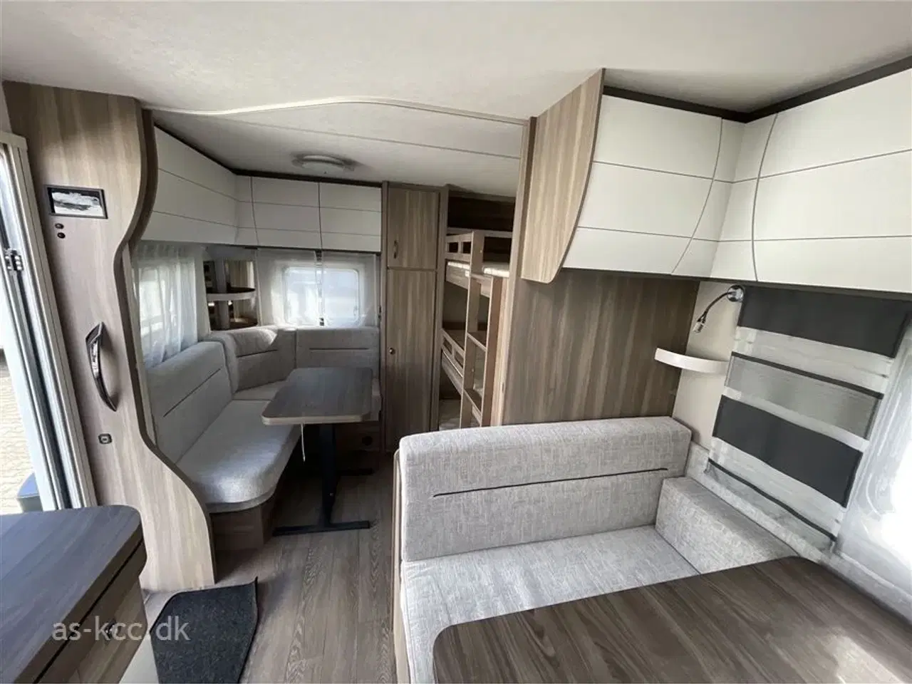 Billede 7 - 2024 - Hobby Excellent Edition 650 KMFe   Honbby Excellent Edition 650 KMFE 2024 Isabella Forum 3,5 m fortelt samt tæppe og presenning. medfølger