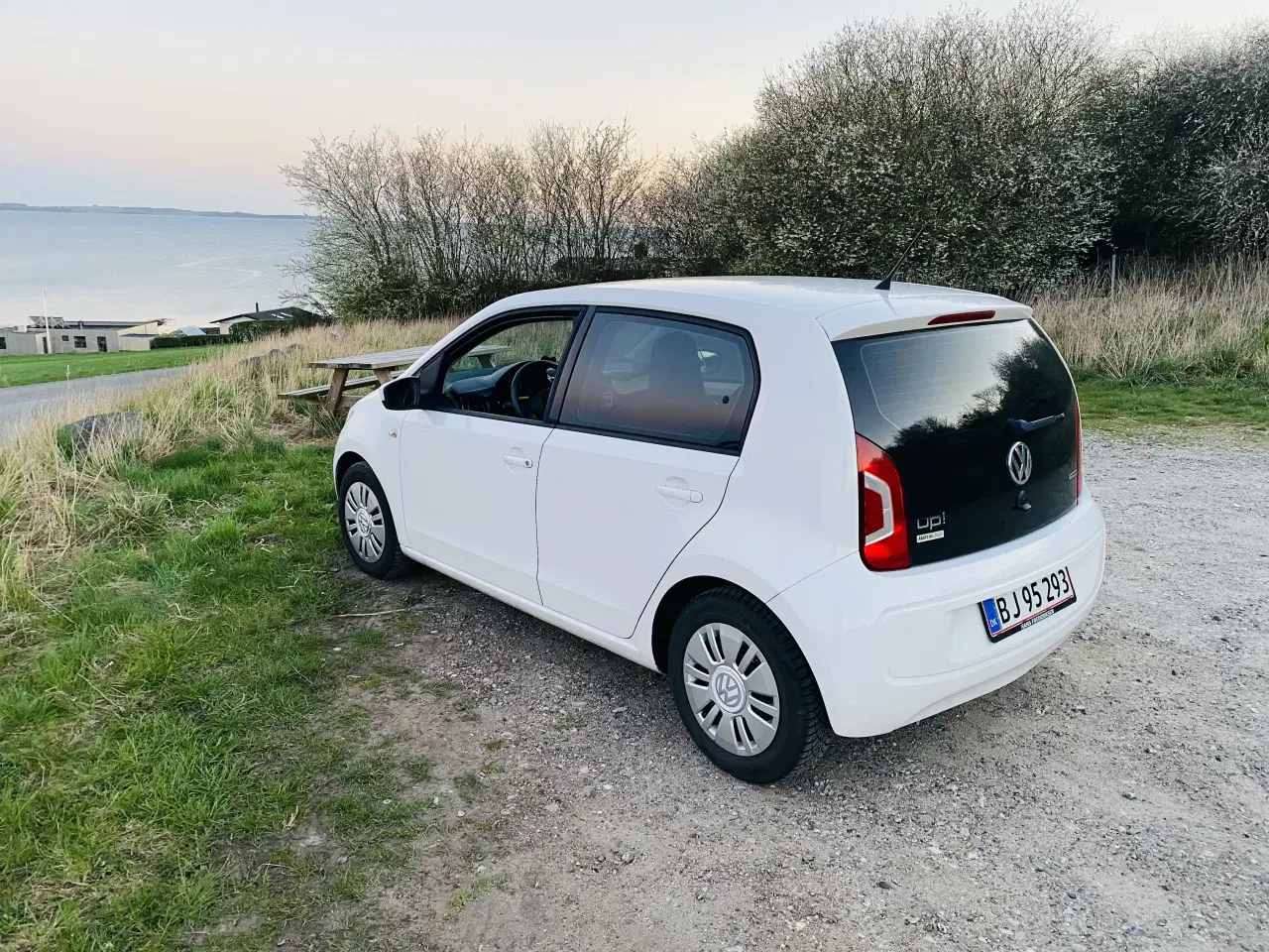 Billede 2 - Velholdt VW UP med DK pakke