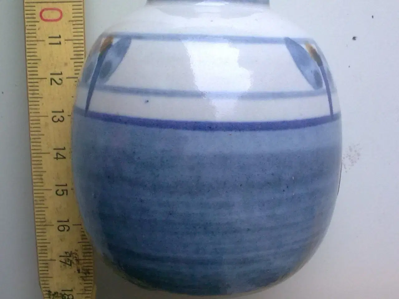 Billede 14 - Sokkel stempler gl. høj lys keramik figur Bornholm