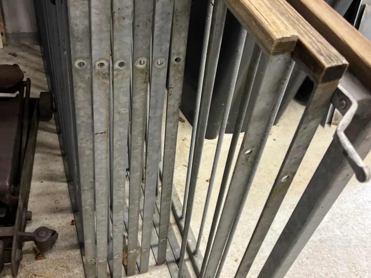 Billede 4 - Galvaniseret rækværk/hegn med håndliste