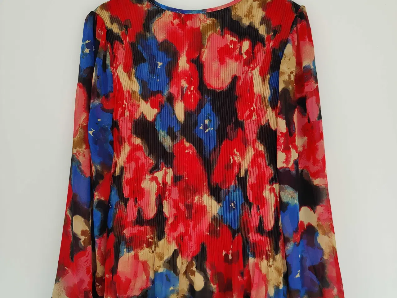 Billede 4 - Blomstret plisse bluse, str. 42
