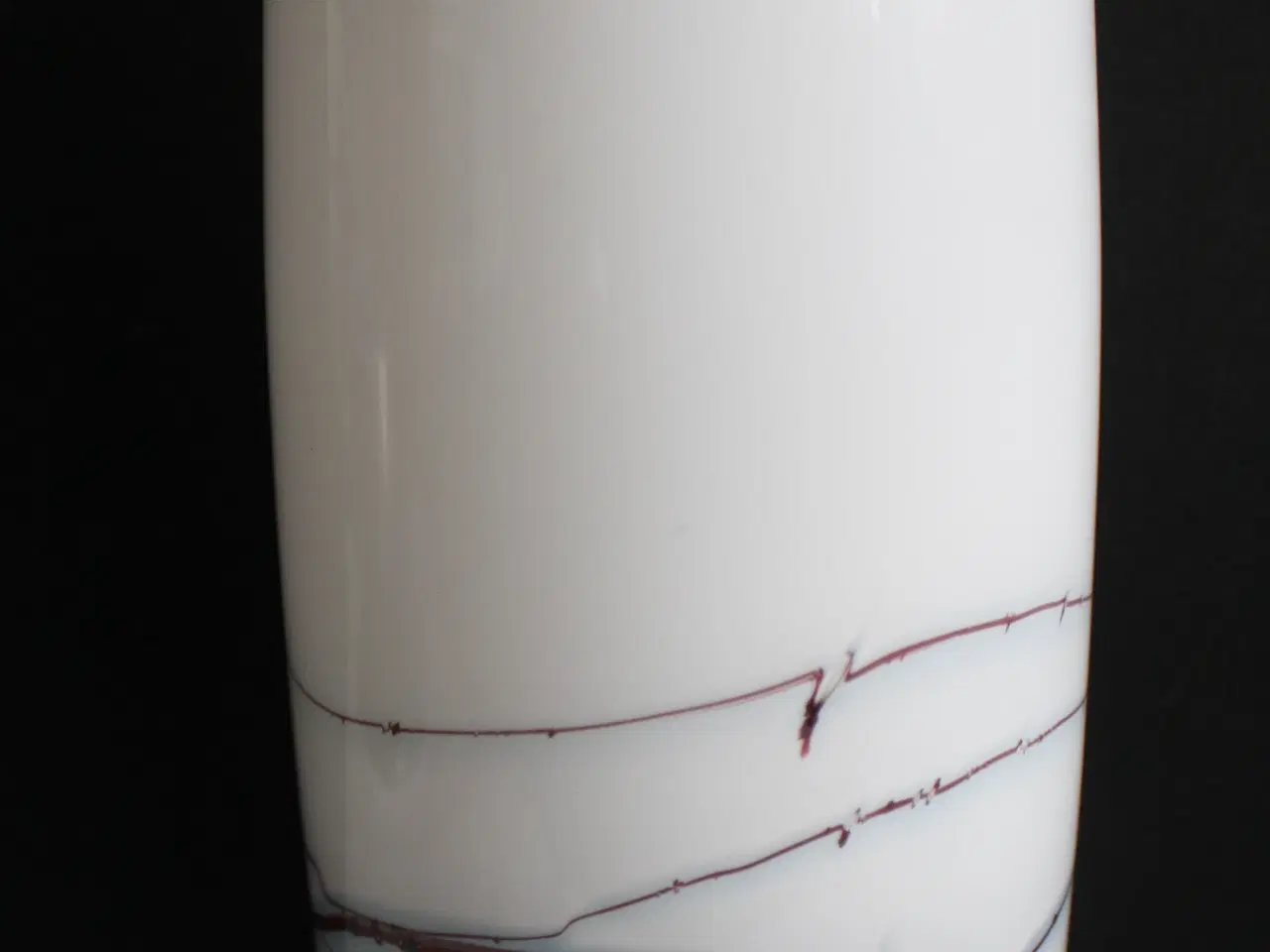 Billede 5 - Atlantis vase, opalhvid med blålig dekoration