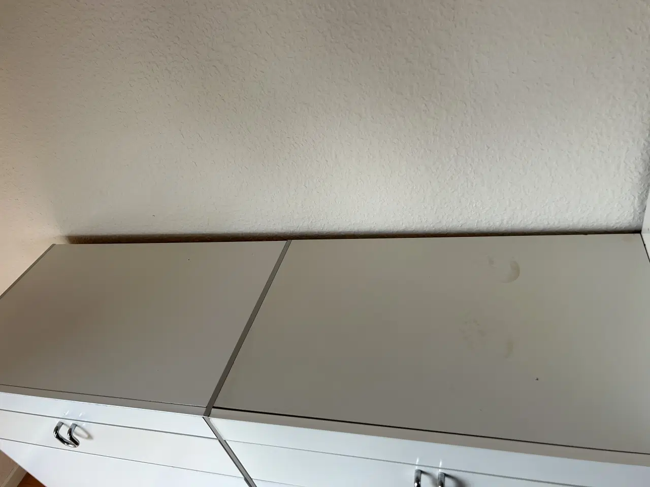 Billede 2 - Stort vitrineskab, hvid/glas