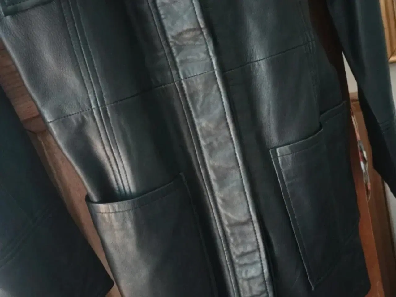 Billede 7 - Skindjakke, Soft Rebels sort med aftageligt bælte
