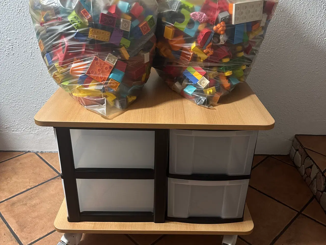 Billede 5 - Opbevaringsbord til Lego med 8 skuffer  