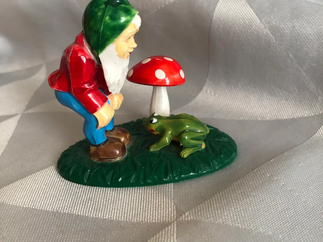 Billede 2 - Lille julemand med en frø og svamp