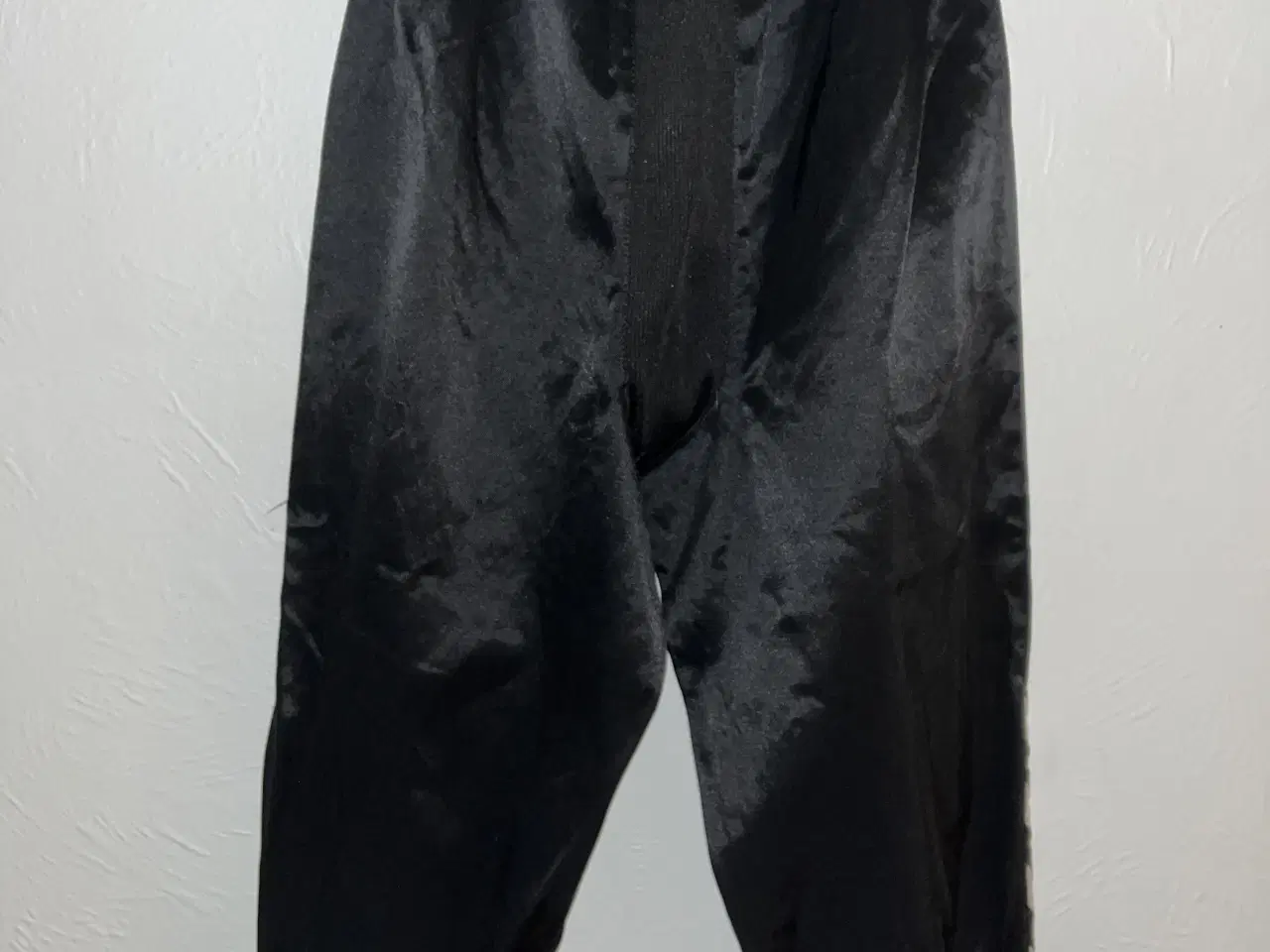 Billede 5 - Hummel fodboldknickers str. 176.