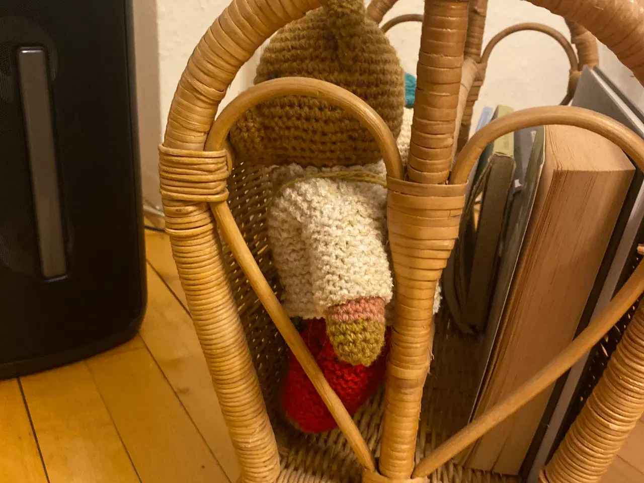 Billede 2 - Flettet retro avisholder i rattan