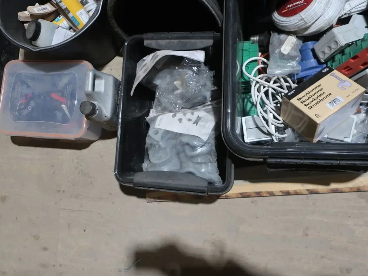 Billede 5 - Div. Kasser med værktøj og varelager