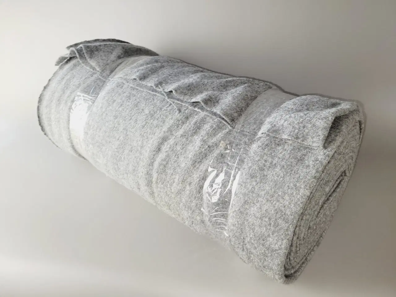 Billede 2 - ⭐️· Kæmpe Rulle Tyk Grå Filt