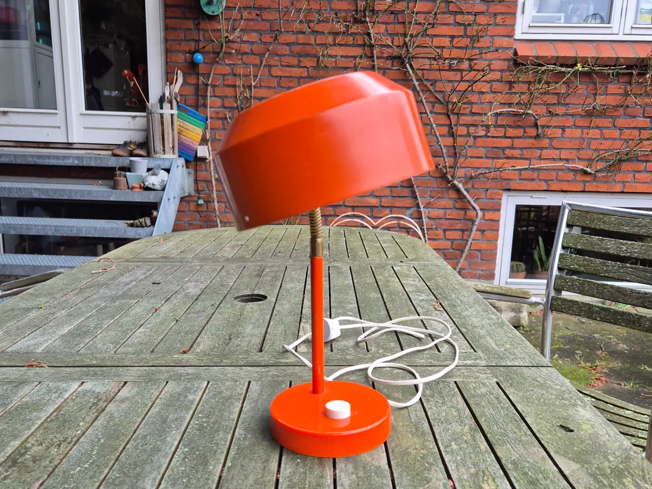 Billede 3 - Orange bordlampe i svensk design