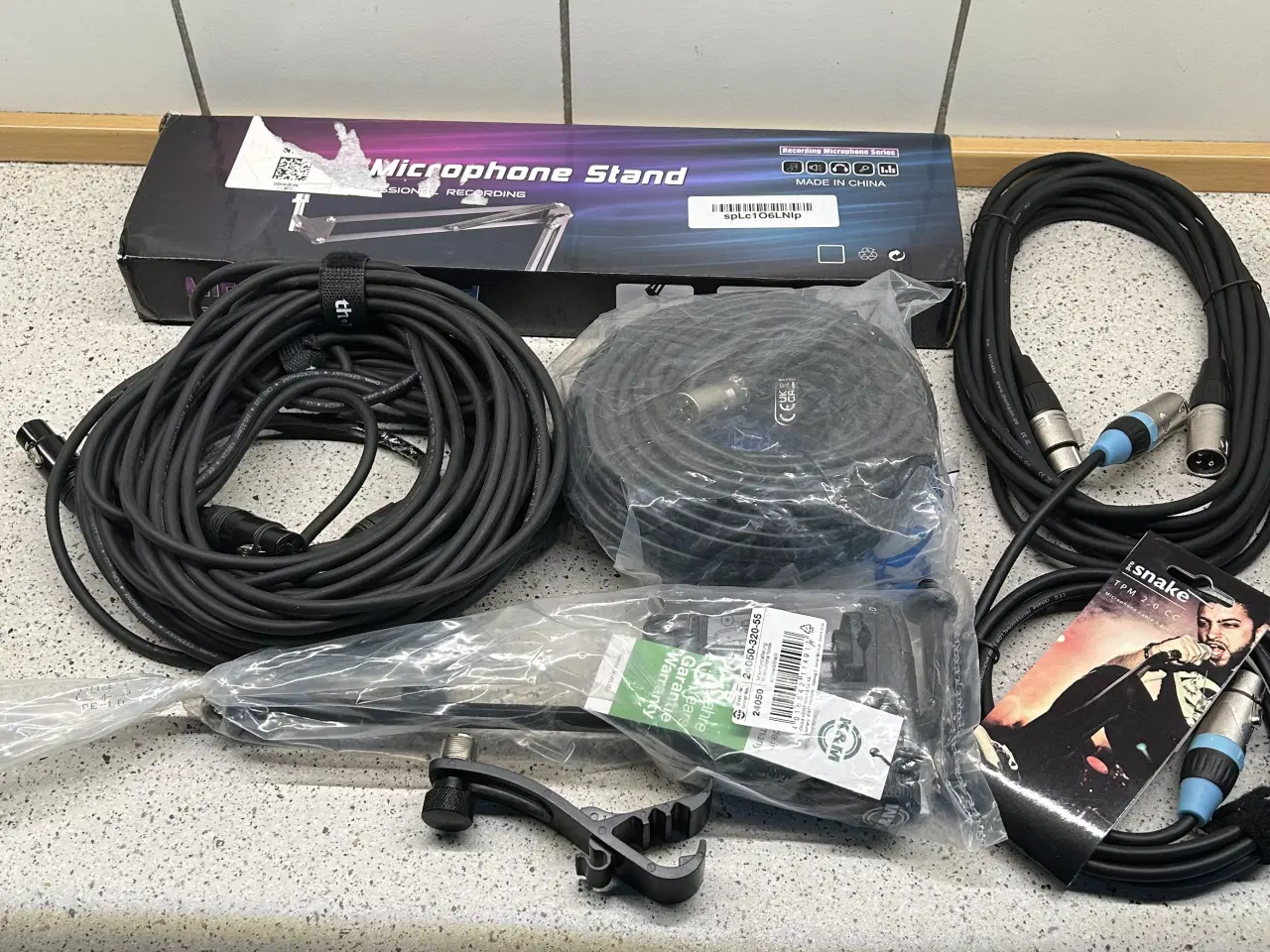 Billede 1 - En kasse blandet musik udstyr 