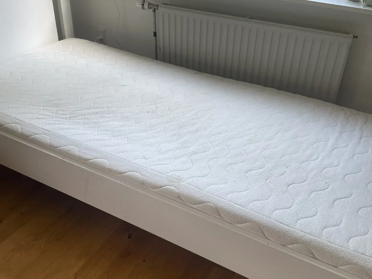 Billede 3 - Enkeltmandsseng + madras og lamelbund