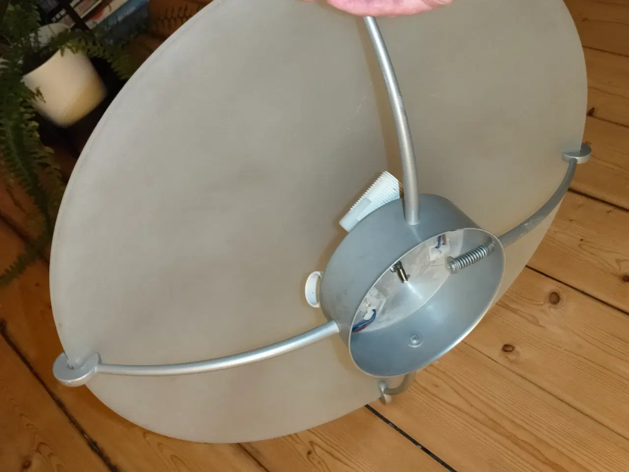 Billede 2 - Fin loft lampe af matteret glas og metal