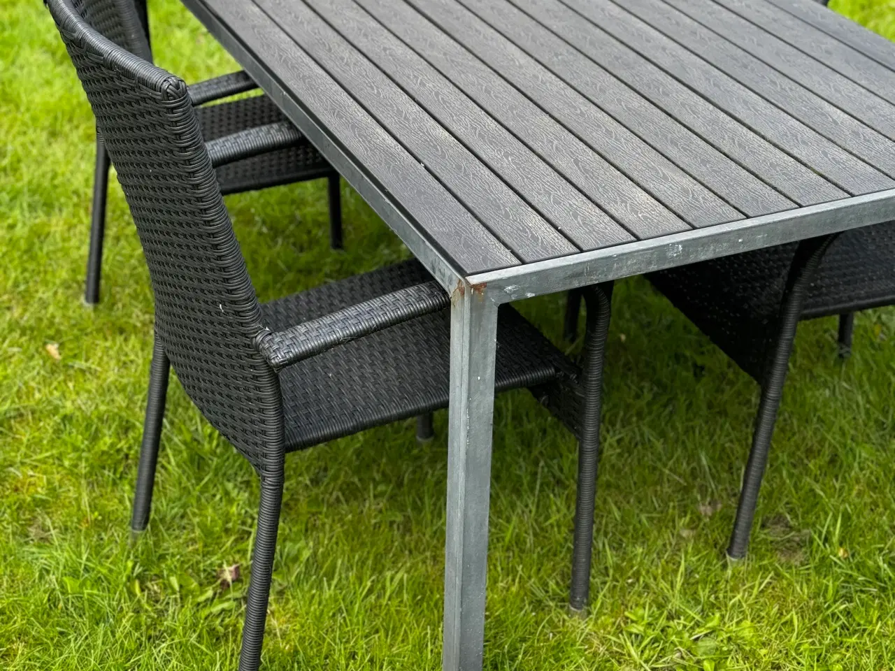 Billede 3 - Havemøbler - havebord og 4 spisestole