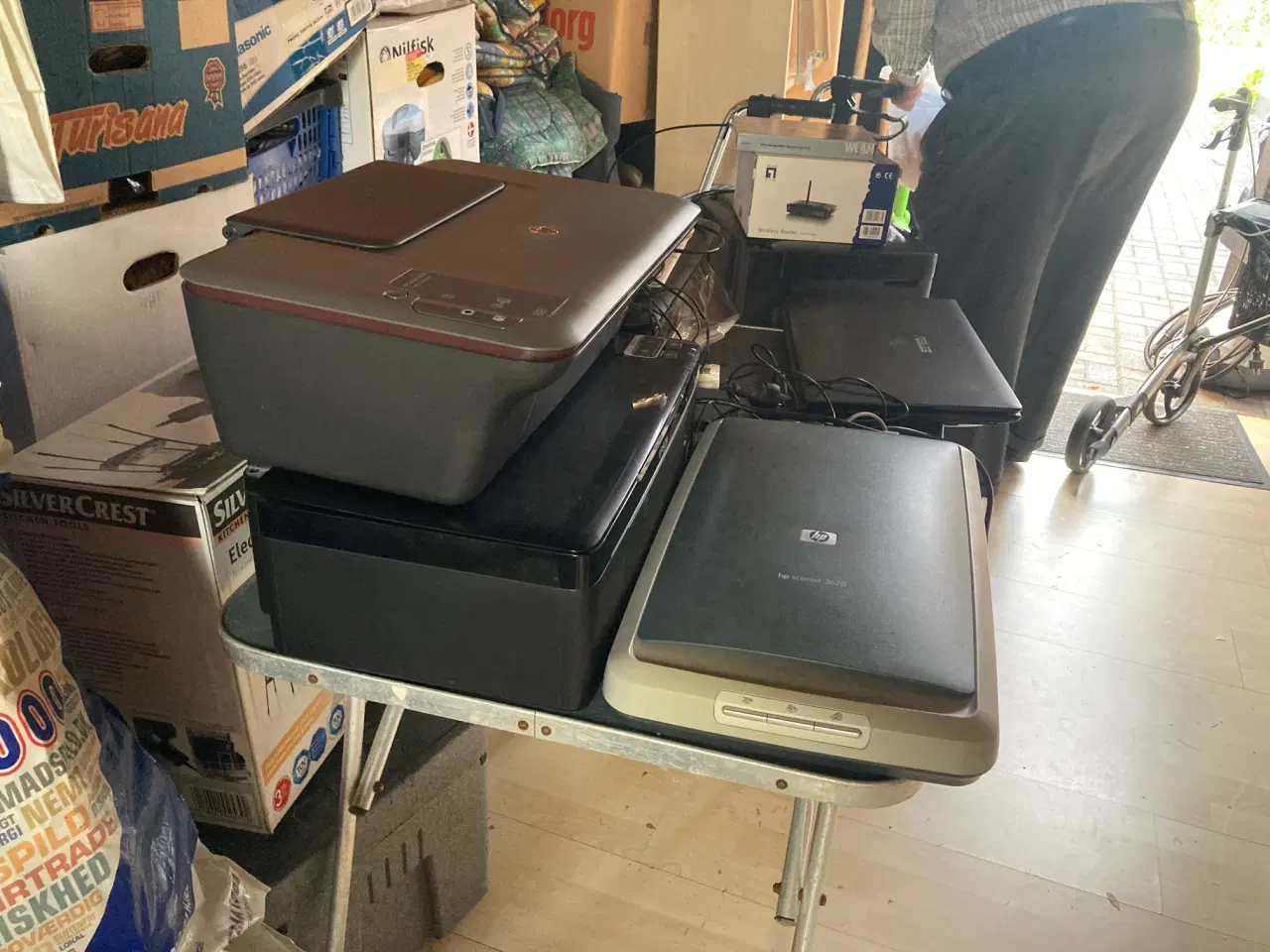 Billede 3 - 4 printere, 1 scanner og 1 bærbar PC samt router