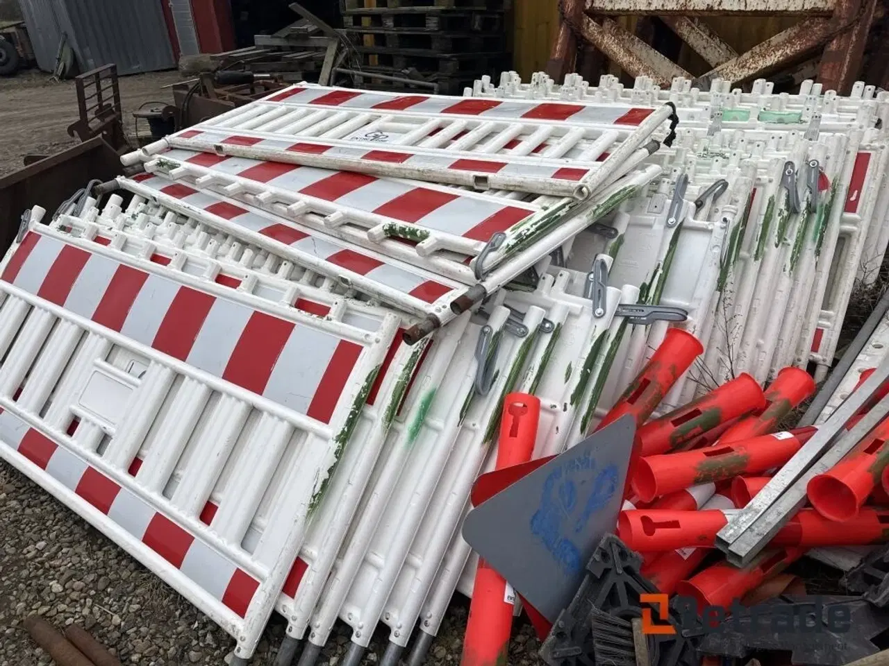 Billede 2 - - - - Afspærring 15stk med fødder