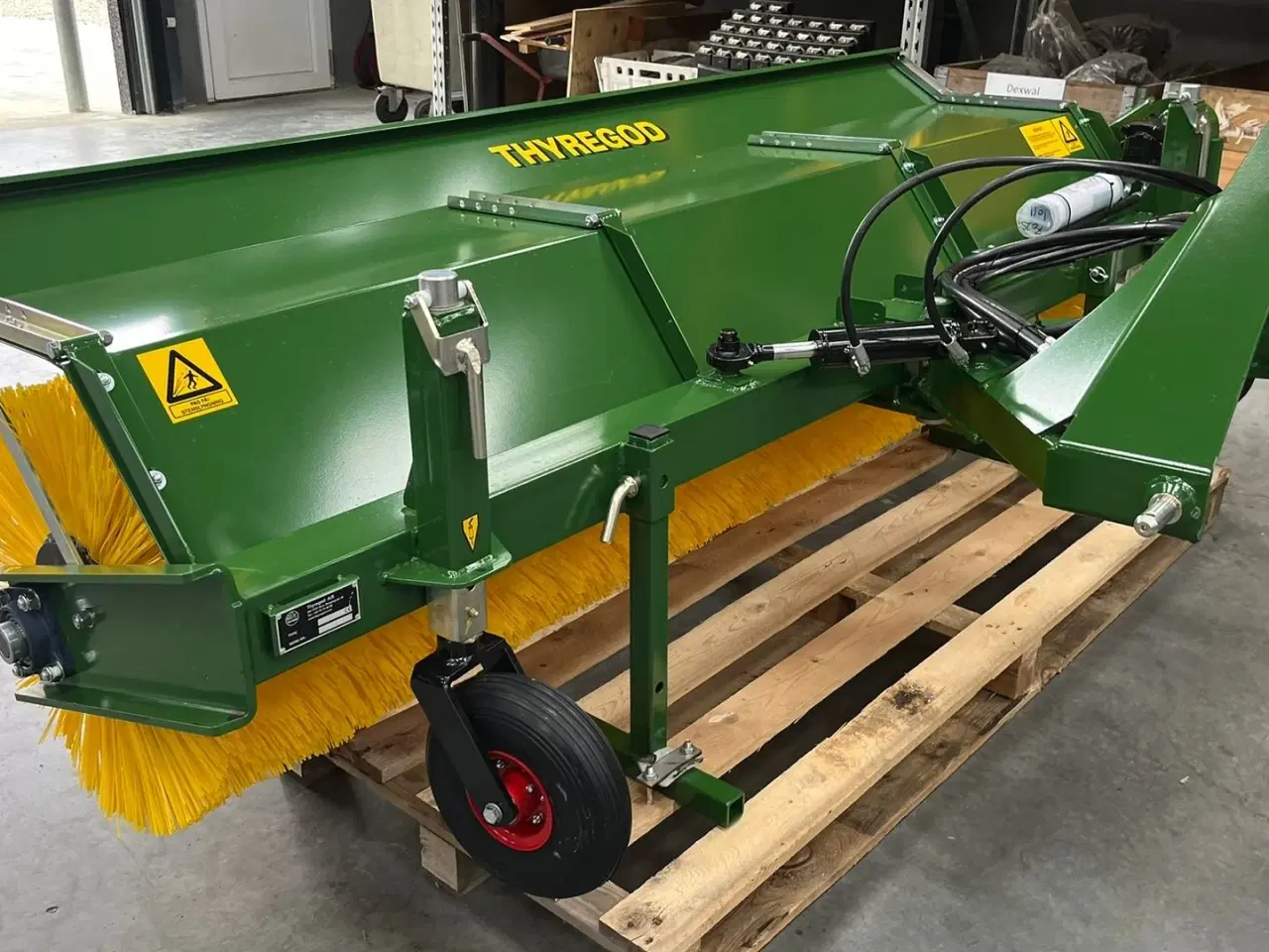 Billede 14 - Thyregod TK 2800 med nylon børster og hydraulisk sving. brede 2800 og feje brede 2500