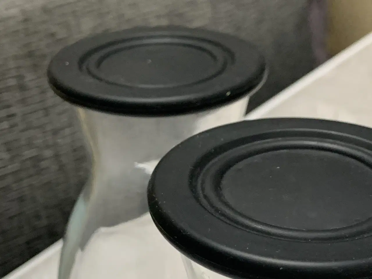 Billede 5 - IKEA glas karaffel med sort låg