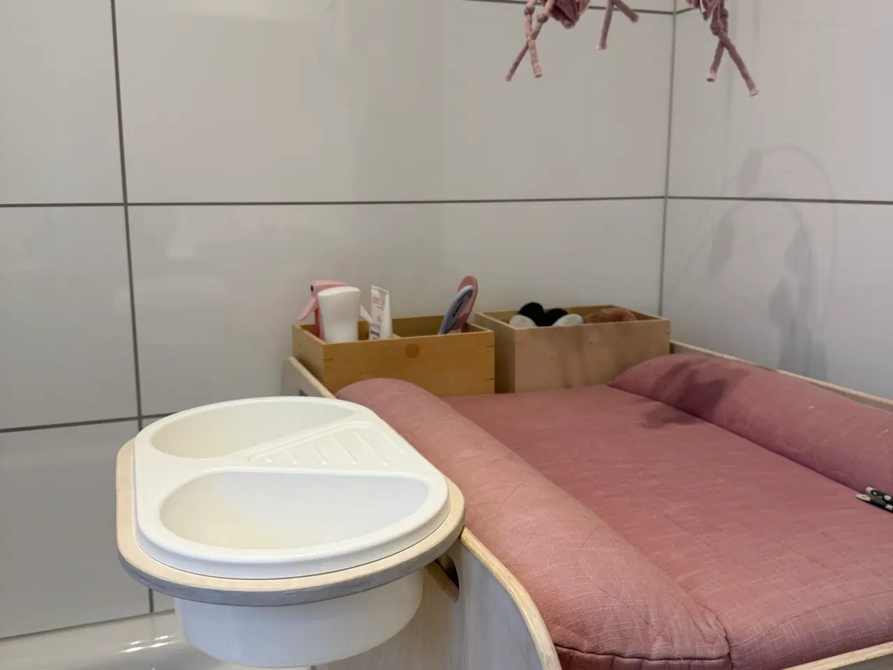 Billede 3 - Puslebord til badekar