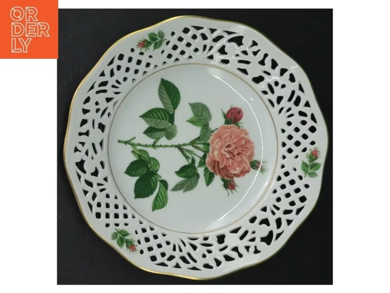 Billede 11 - Porcelænstallerkener med gennembrudt kant og rosendekoration fra Firkløveren