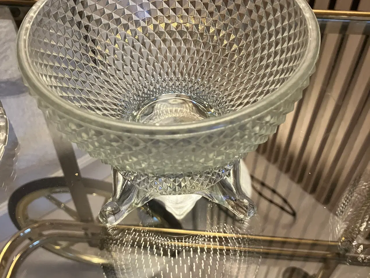 Billede 3 - Smukke Bon Bonniere i presset glas-solgt