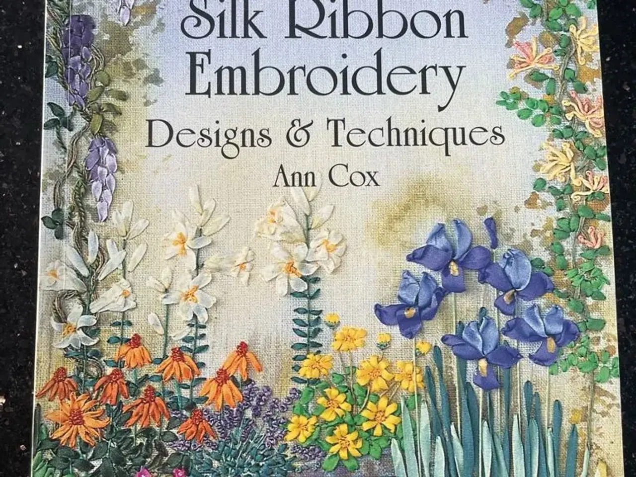 Billede 1 - Bog - Silk Ribbon Embroidery