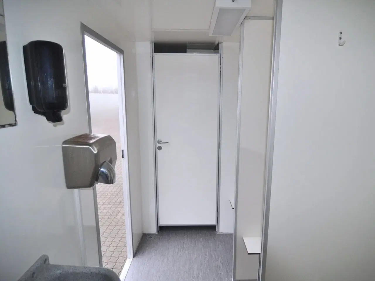 Billede 10 - Toilet-badvogn 2x4 bad med oliefyr