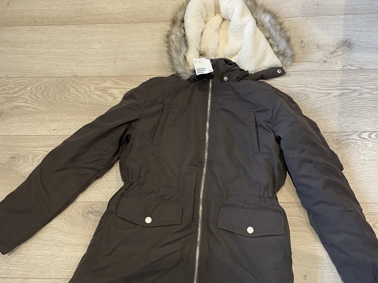 Billede 1 - Helt NY pigejalke, m.brun, str 12