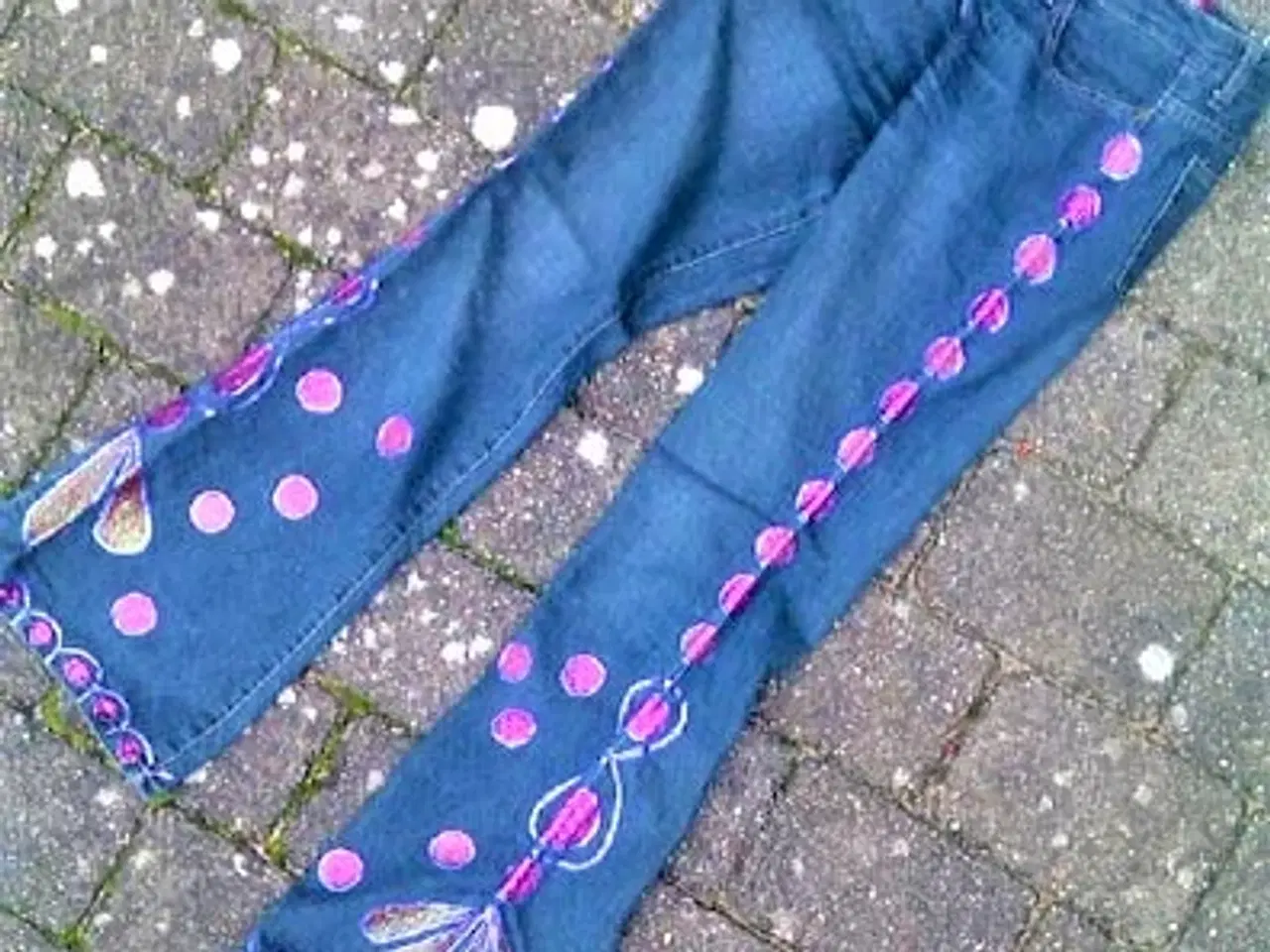 Billede 1 - HÅNDMALEDE JEANS - unikke - 