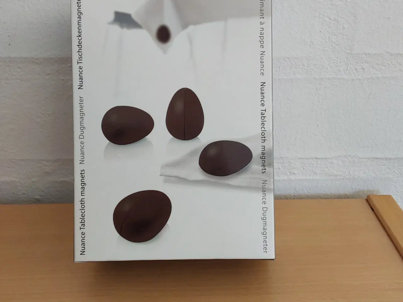 Billede 2 - Magneter til dug. Holder på dugen. Nuance.