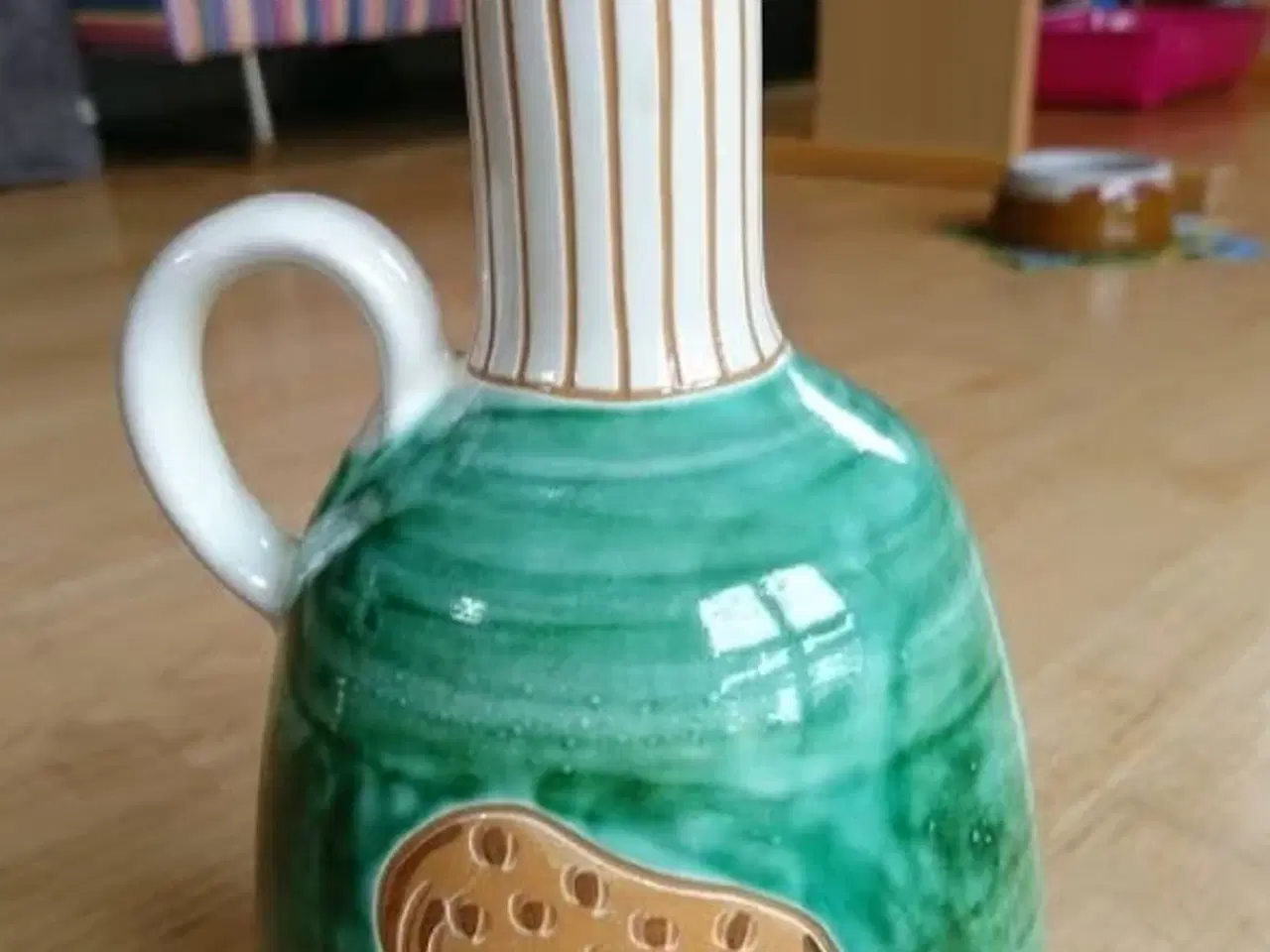 Billede 1 - Haunsø keramik vase med dyremotiv og hank