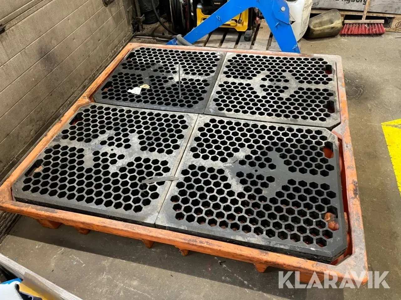 Billede 2 - Olieopsamling Alfa bakke og beholder