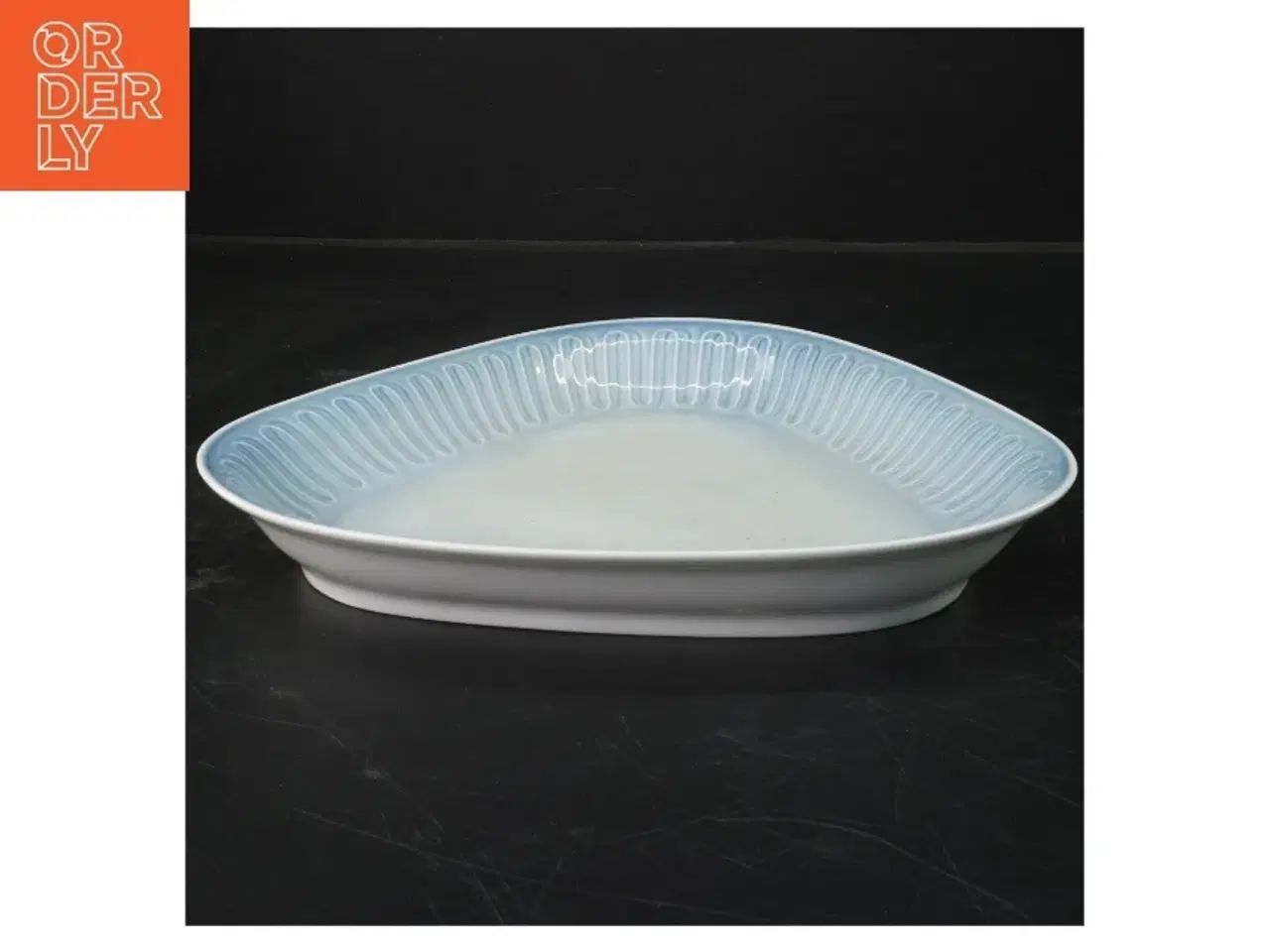 Billede 1 - Trekantet porcelænsfad fra Royal Copenhagen (str. 23,5 cm)