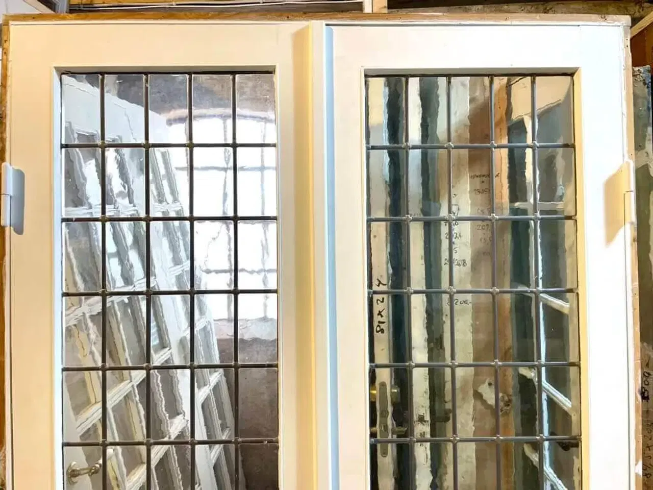 Billede 3 - Fin dobbeltdør m. blyindfattet glasparti