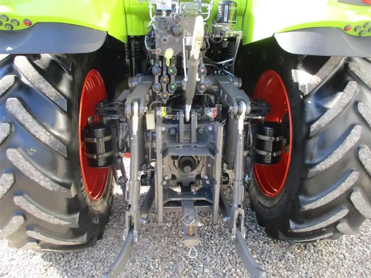 Billede 4 - CLAAS Axion 830 Med frontlift og luft anlæg.