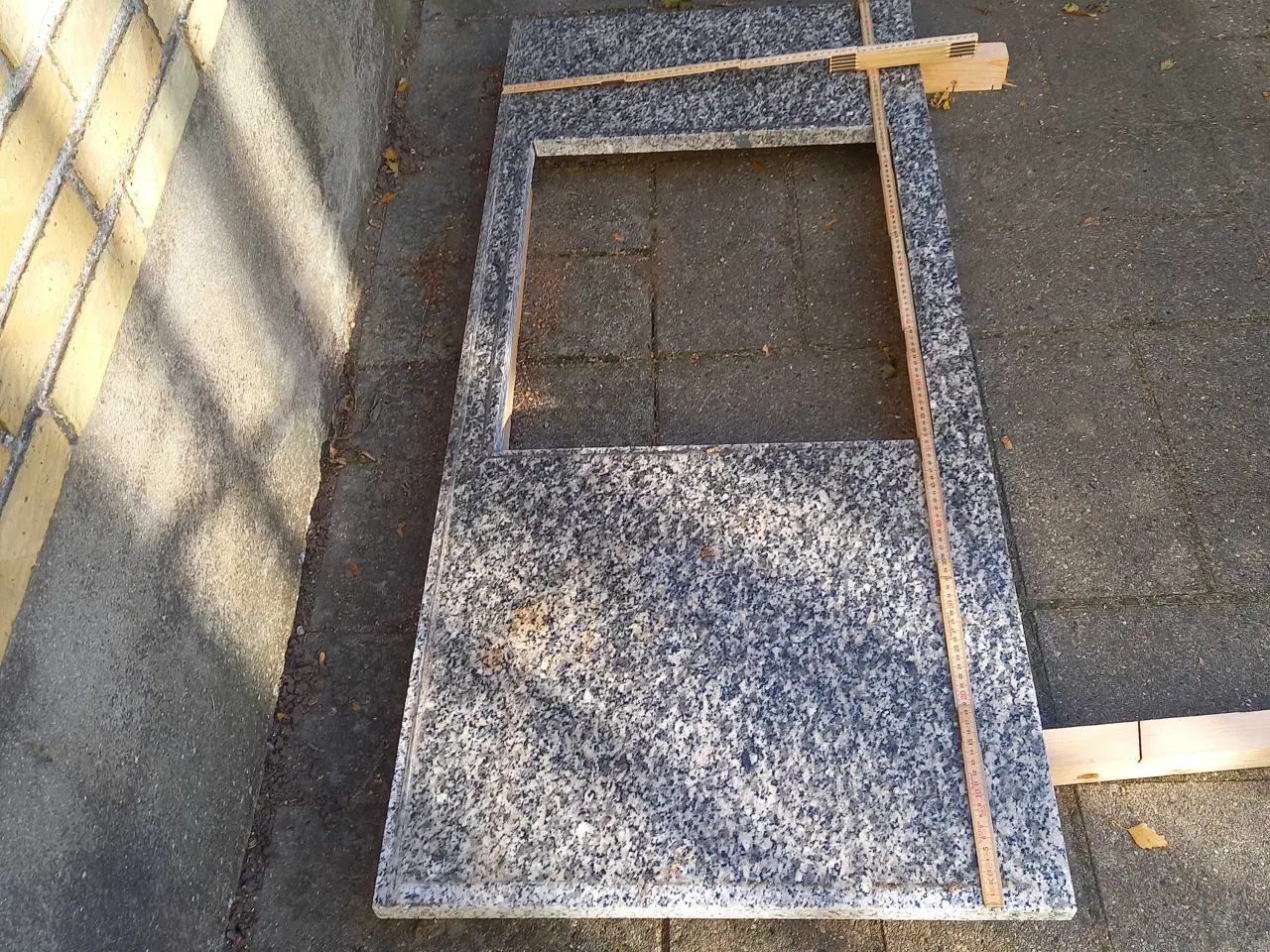 Billede 3 - Granit bordplade 1380 x 610 med hul til kogeplade