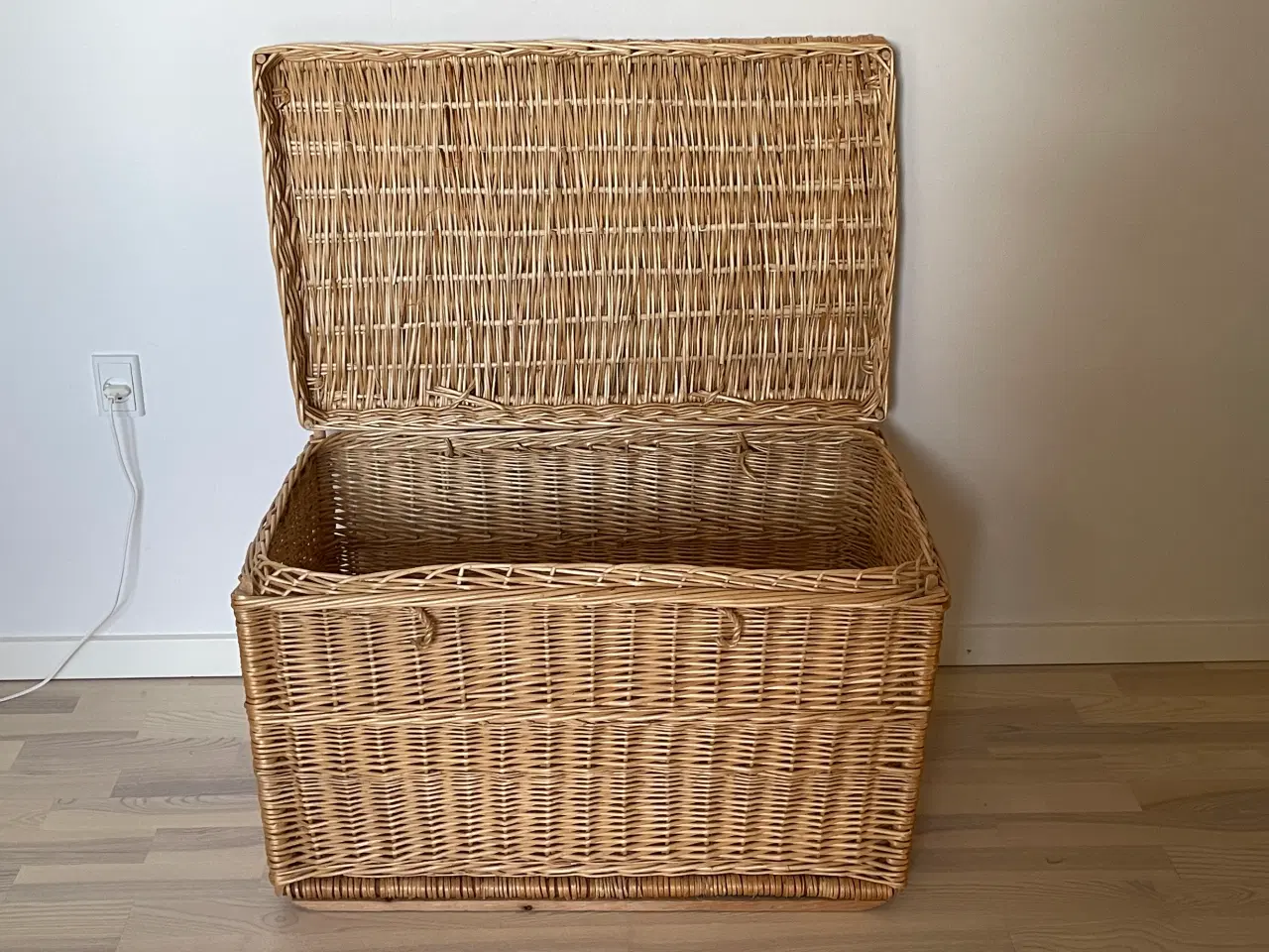 Billede 2 - Stor fletkurv med låg
