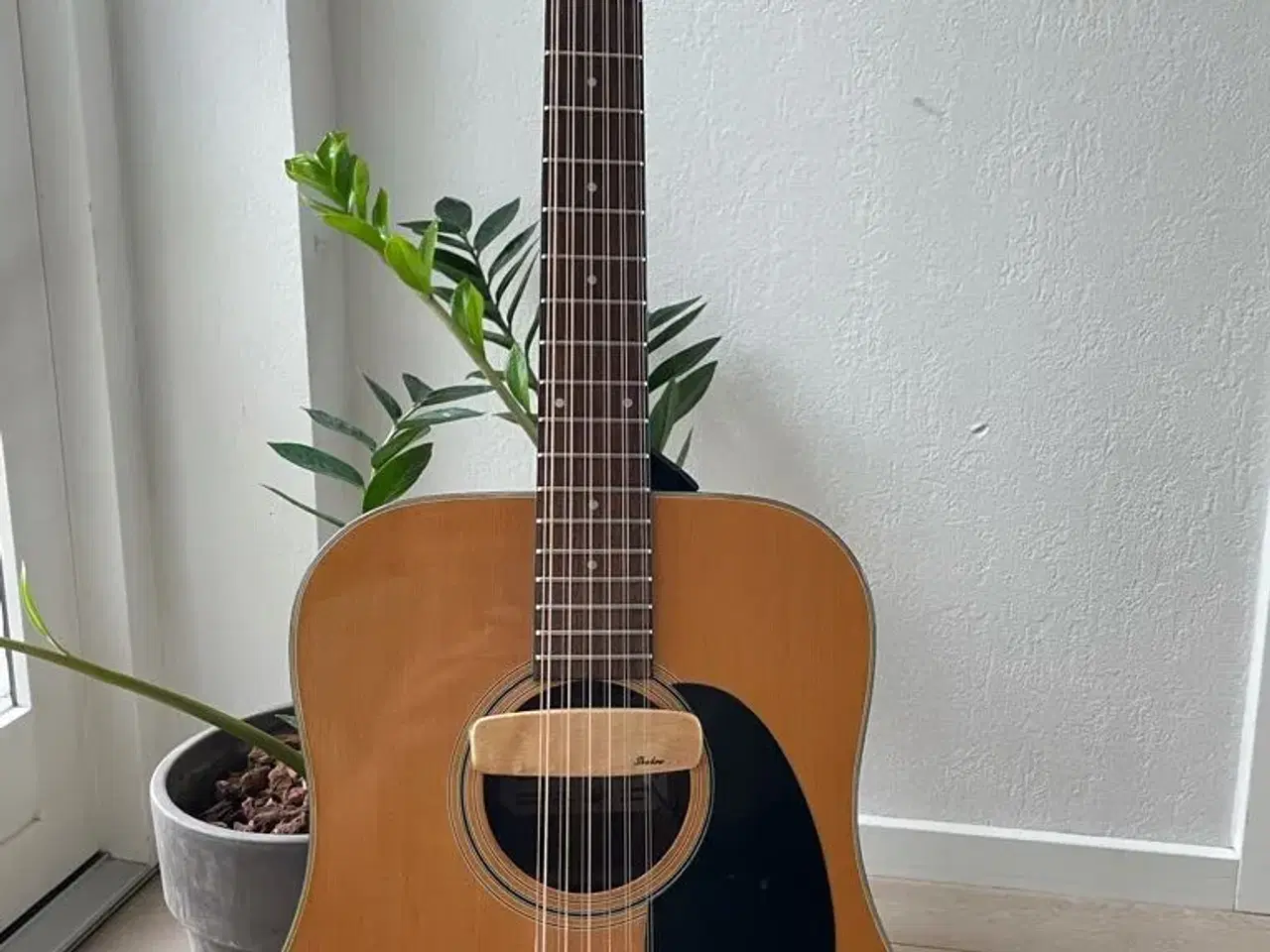 Billede 1 - Veldholdt Sigma 12 Strenget Guitar 