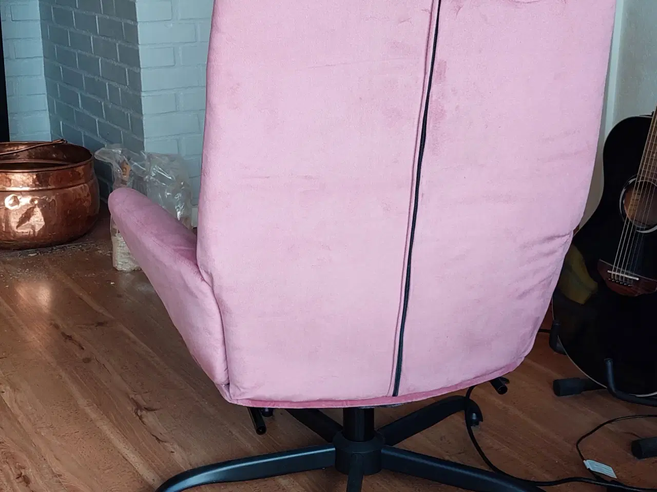 Billede 2 - Lyserød stol med dreje funktion