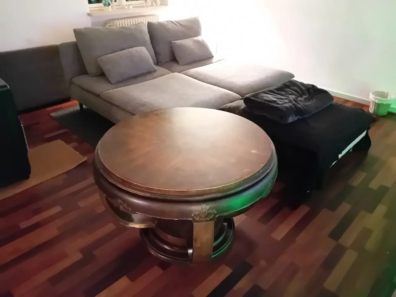 Billede 1 - Sofabord med flotte udskæringer 