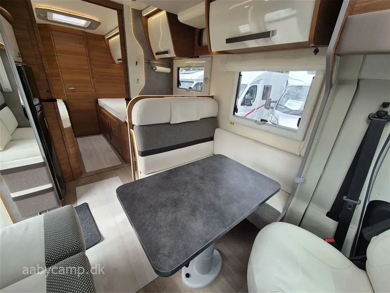 Billede 8 - 2022 - Elnagh Baron 575   Markise. solcelle. lithium batteri. inverter. cykelstativ. undervognsbehandlet. LPG fyldegas. Fuld service. 5 selepladser. Kun 41,000 km.