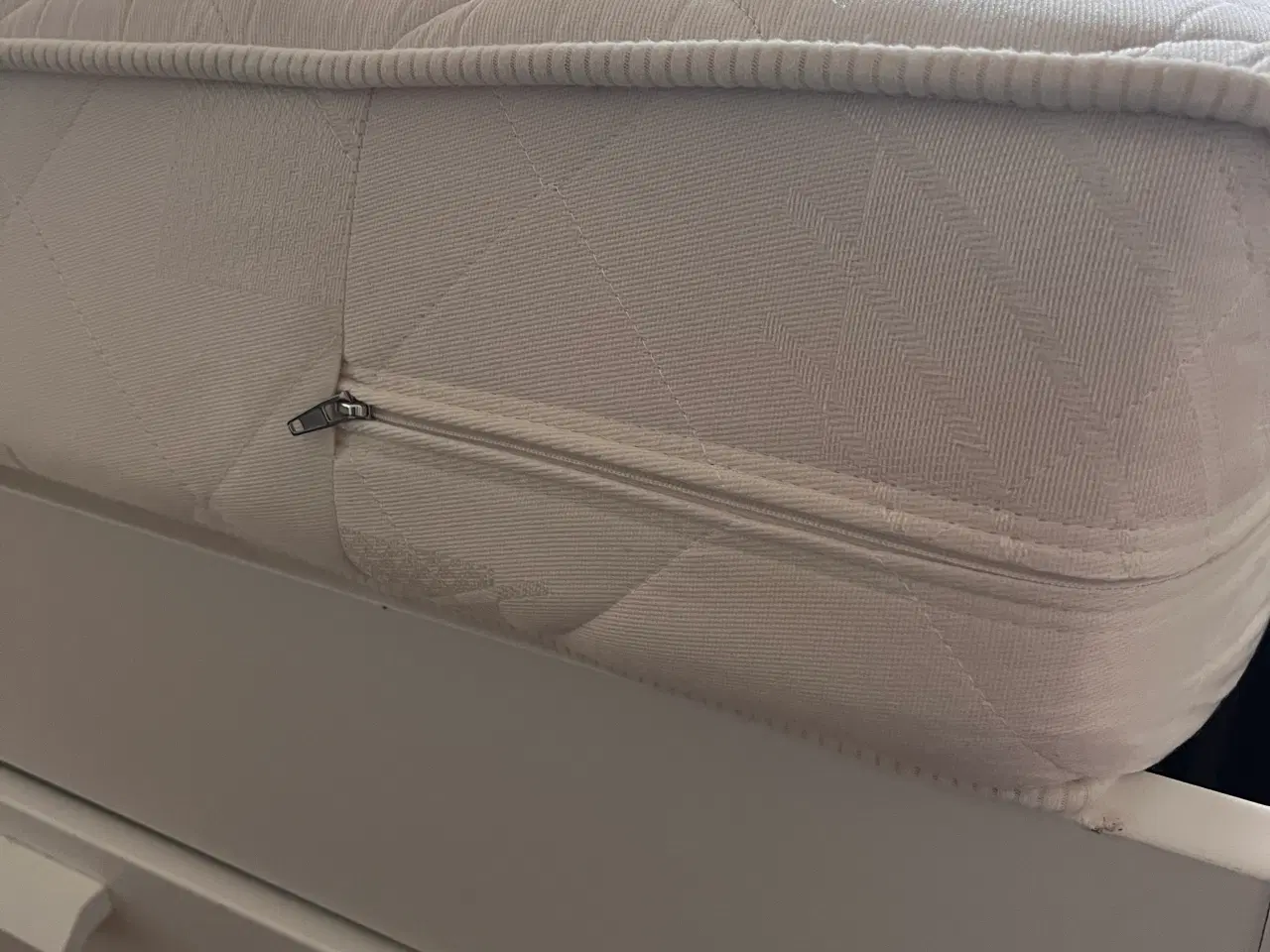 Billede 5 - Ikea BRIMNES Sengestel med opbevaring med madras