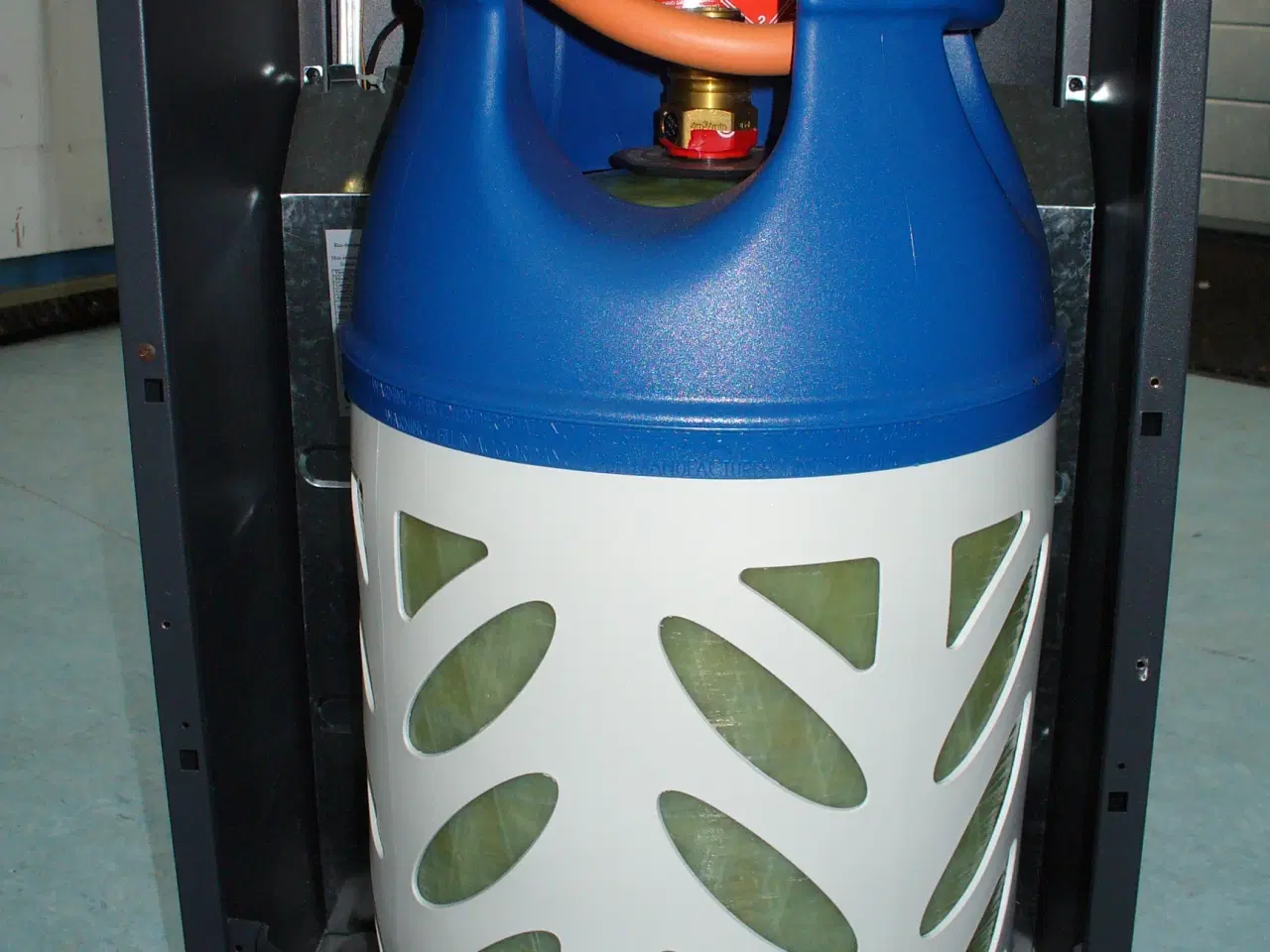 Billede 4 - Gasvarmeovn med gasflaske.