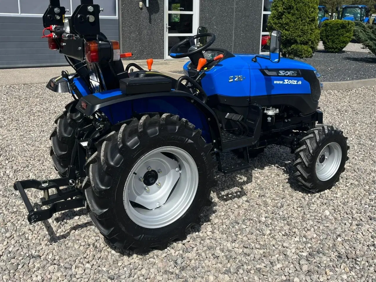 Billede 19 - Solis S26 6+2 Gearmaskine med Servostyring og brede traktorhjul