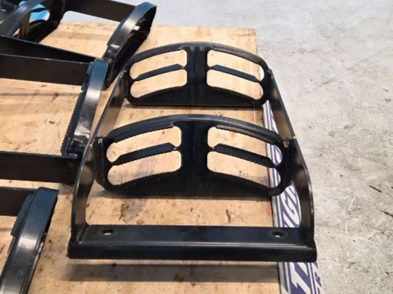 Billede 9 - New Holland T4.75 Stige 47600020  4Stk