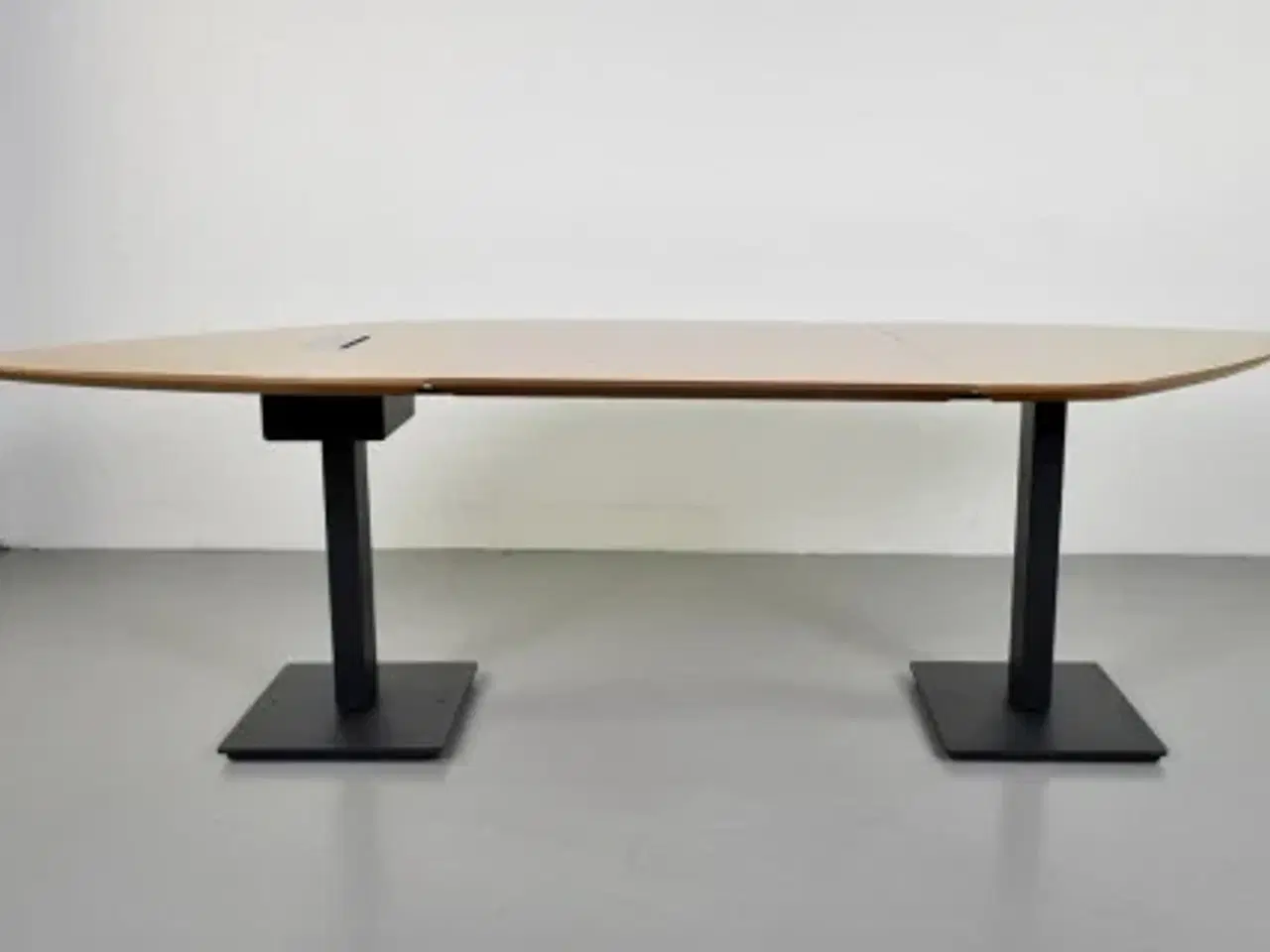 Billede 6 - Mødebord med bordplade i eg og antracit søjleben
