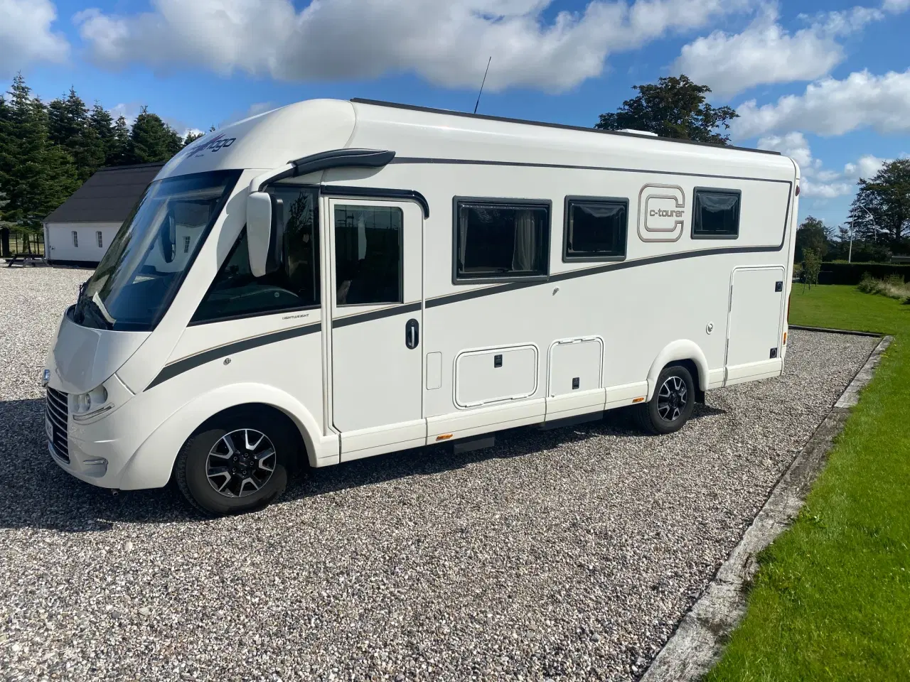 Billede 1 - Helintegreret lux camper , Queensbed, 3500kg, aut.